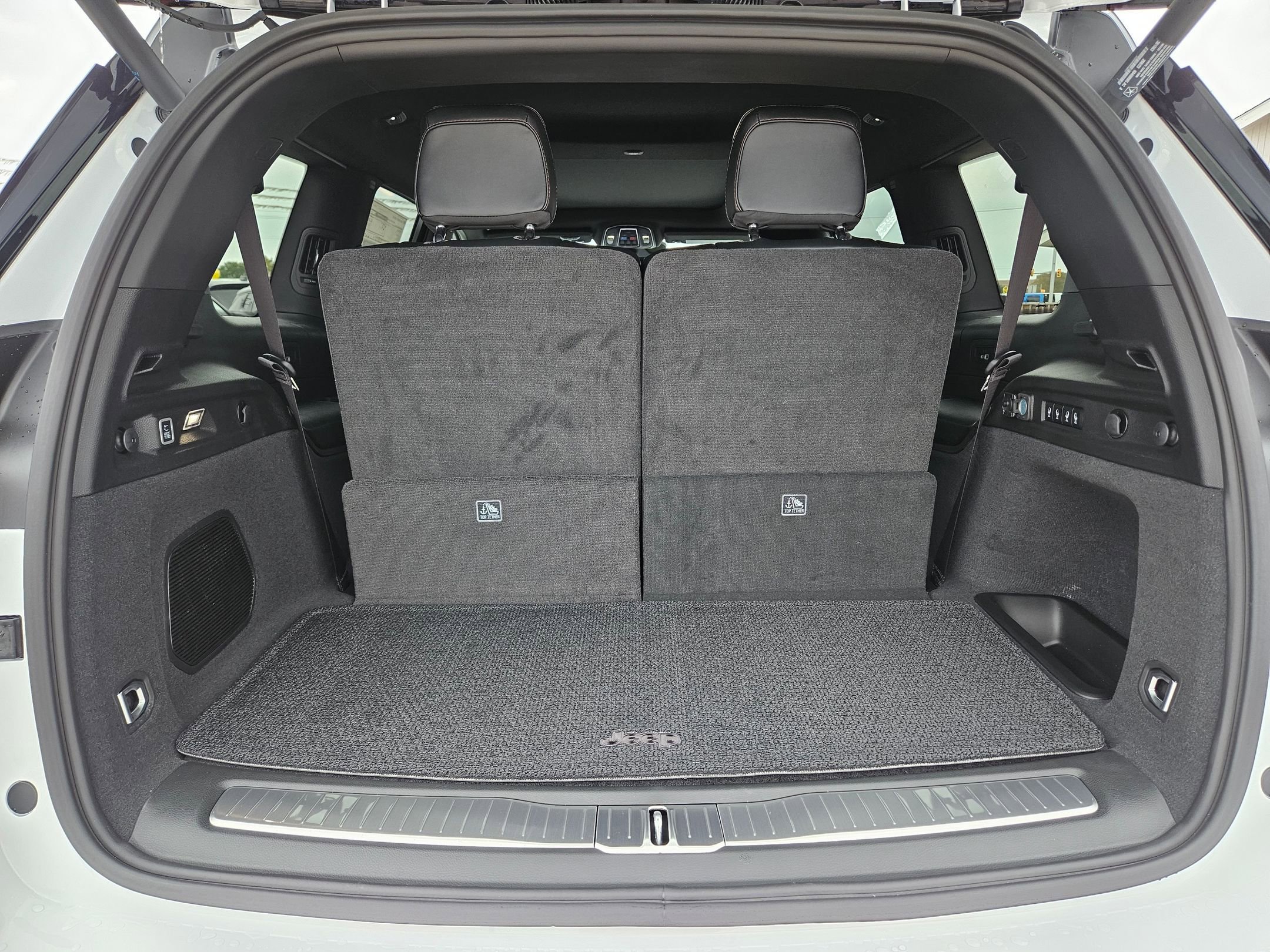 New 2025 Jeep Grand Cherokee L Summit w/ Obsidian Package image 19