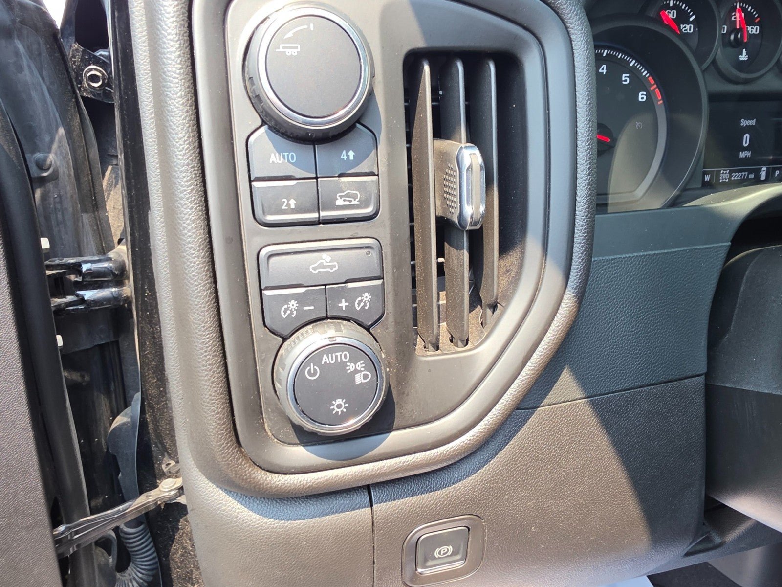 Used 2024 Chevrolet Silverado 1500 Custom w/ Rally Edition AWD/4WD image 33