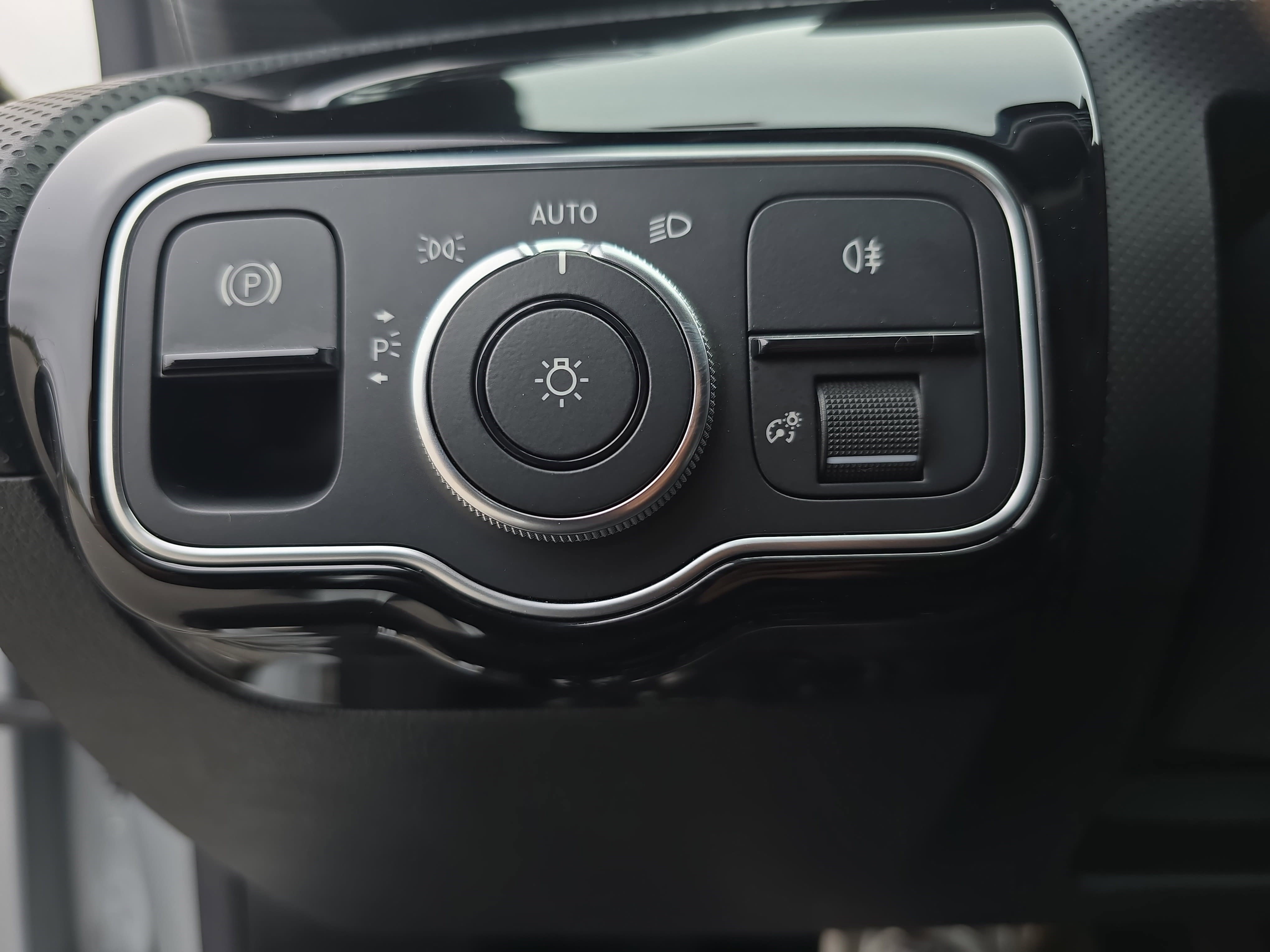 Used 2023 Mercedes-Benz CLA 250 4MATIC w/ Premium Package image 26