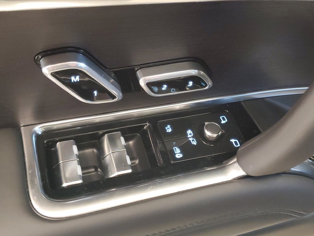 New 2026 Land Rover Range Rover Long Wheelbase SE AWD/4WD image 9