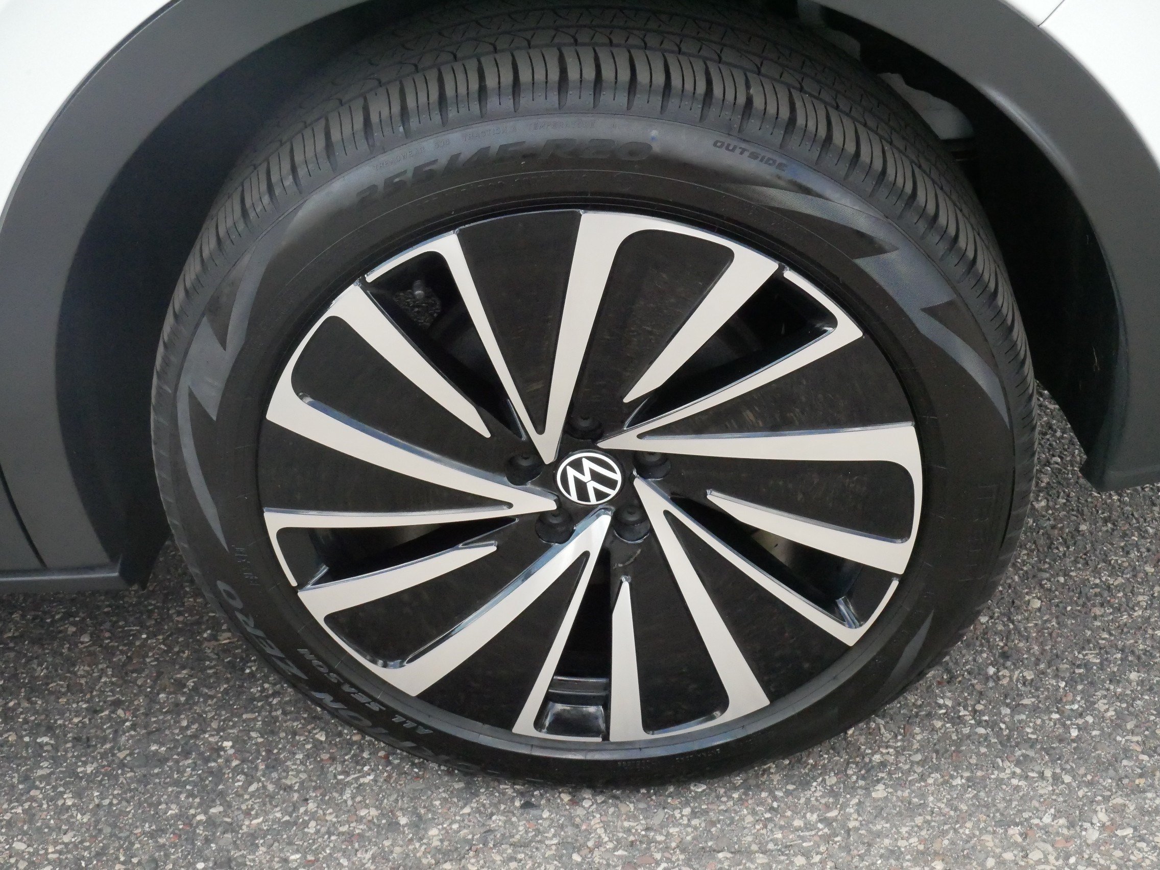 Certified 2024 Volkswagen ID.4 Pro AWD/4WD image 15