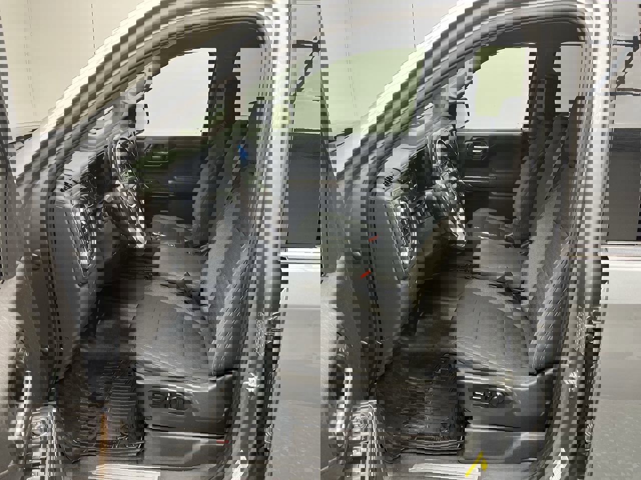 Used 2019 GMC Sierra 1500 SLE w/ SLE Value Package image 3