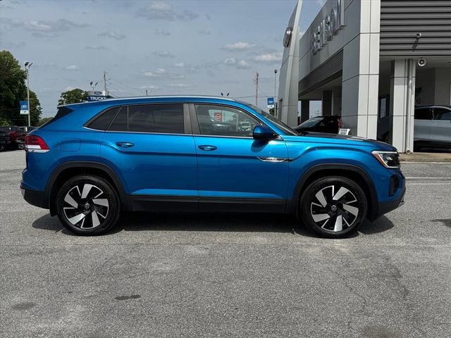 Used 2024 Volkswagen Atlas Cross Sport SE AWD/4WD image 2