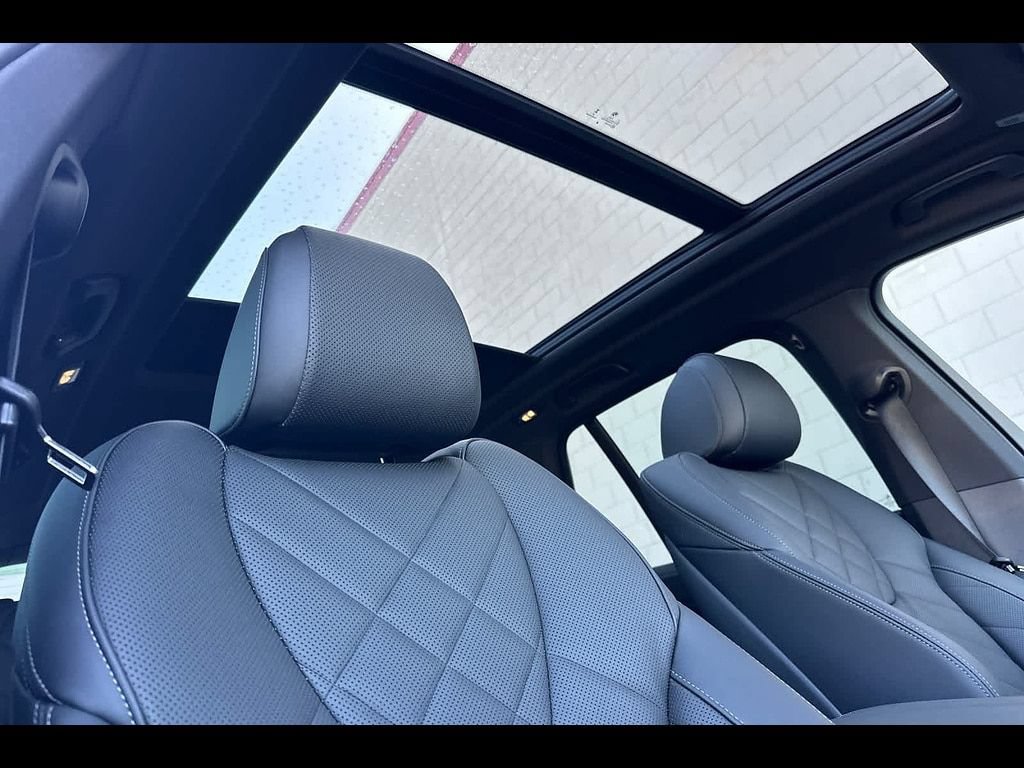 Used 2025 BMW X5 xDrive50e w/ Premium Package AWD/4WD image 16