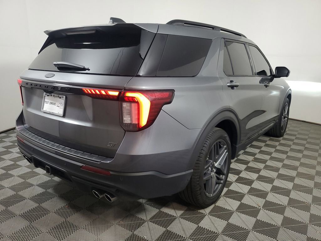 Used 2025 Ford Explorer ST image 6