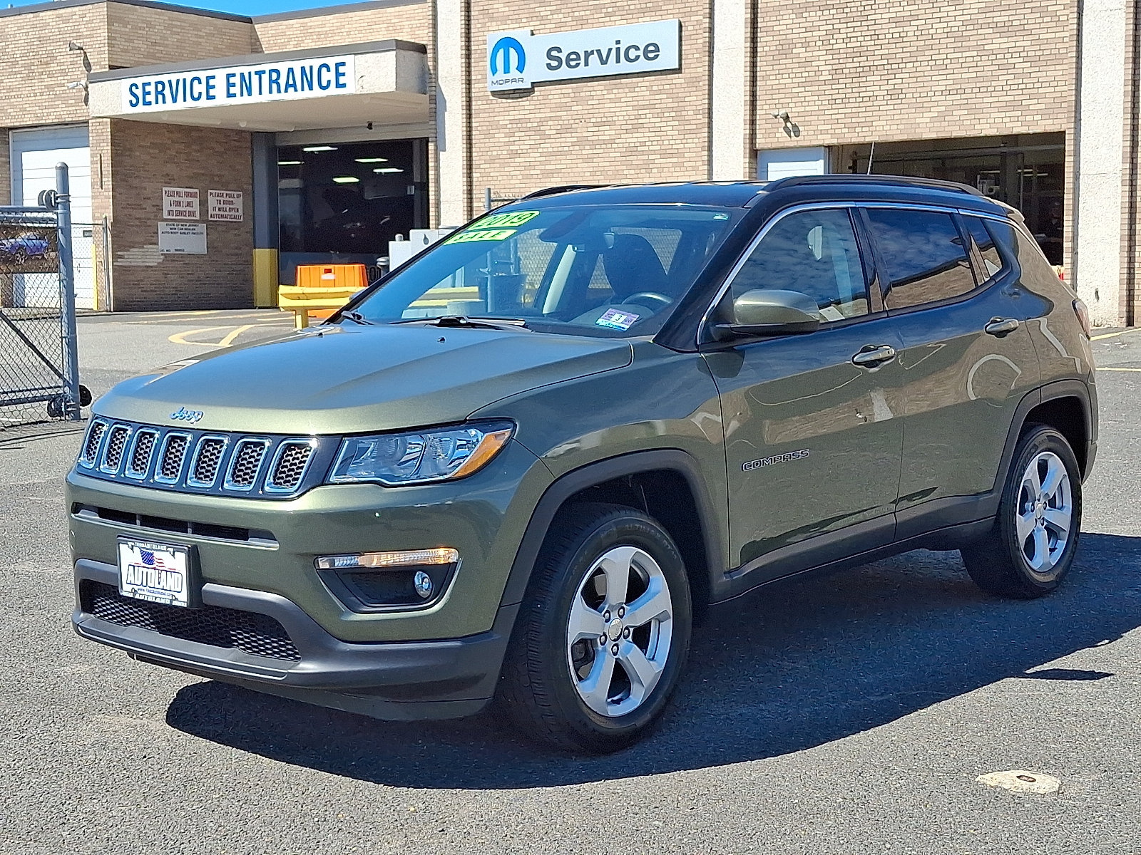Used 2019 Jeep Compass Latitude w/ Popular Equipment Group AWD/4WD image 3