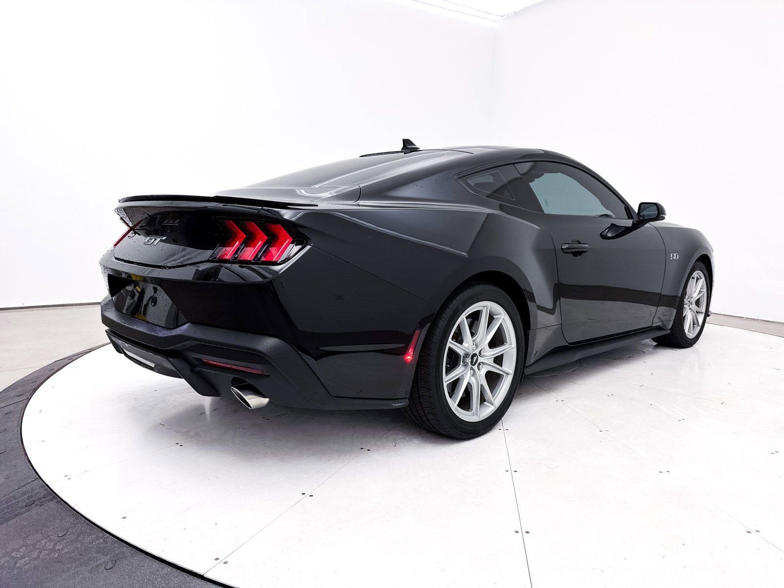 Used 2024 Ford Mustang GT Premium image 17