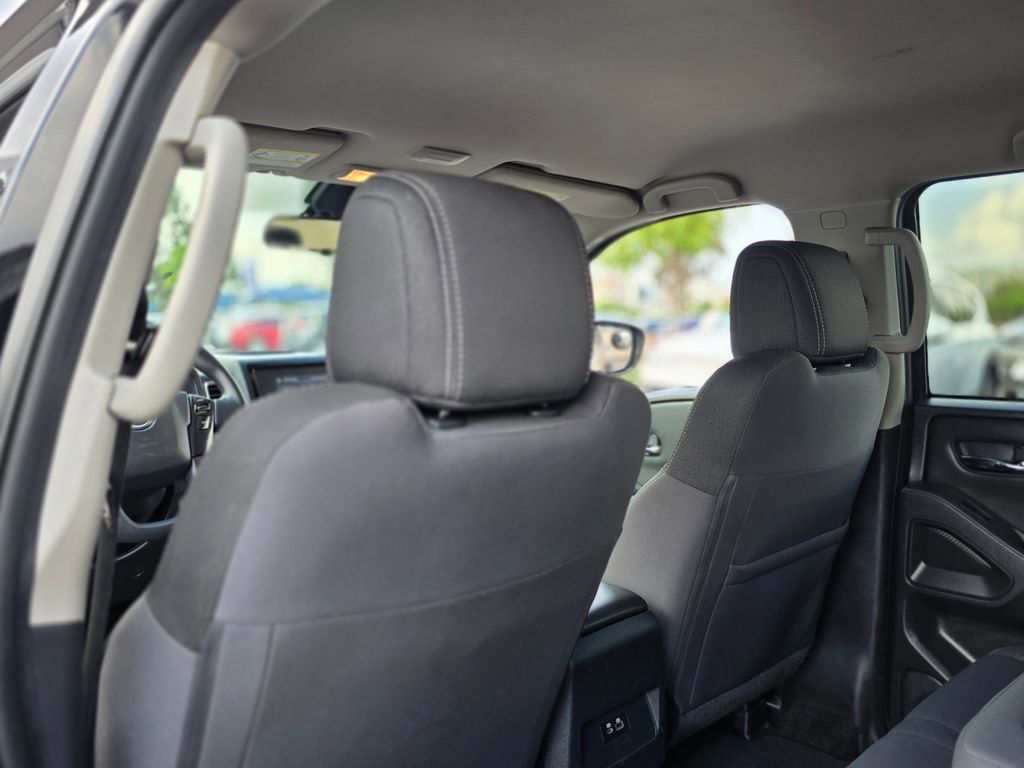 Used 2023 Nissan Frontier SV image 16