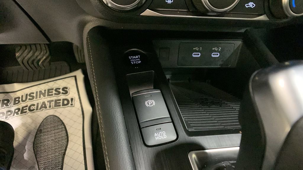 Used 2025 Nissan Kicks SV w/ SV Premium Package image 35