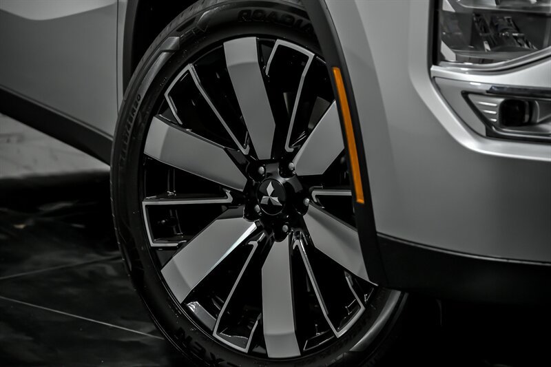New 2025 Mitsubishi Outlander SE AWD/4WD image 3