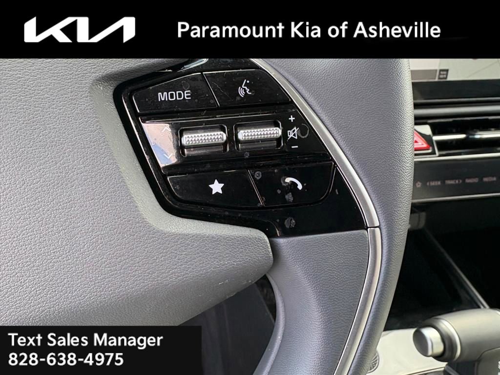 Certified 2025 Kia Niro EX image 12