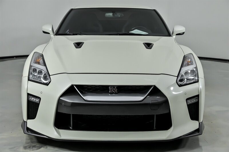 Used 2019 Nissan GT-R Premium AWD/4WD image 5