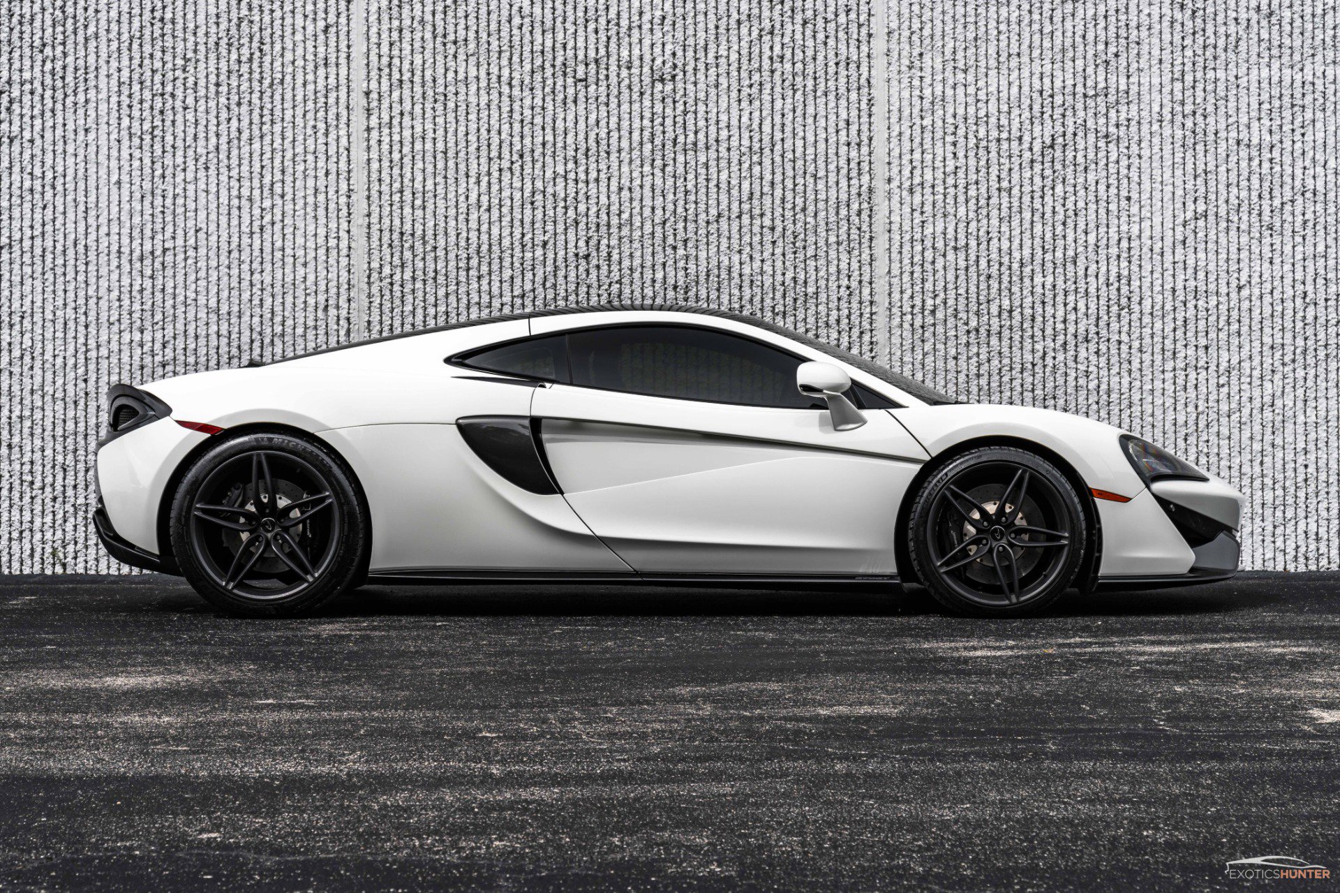 Used 2017 McLaren 570S image 27