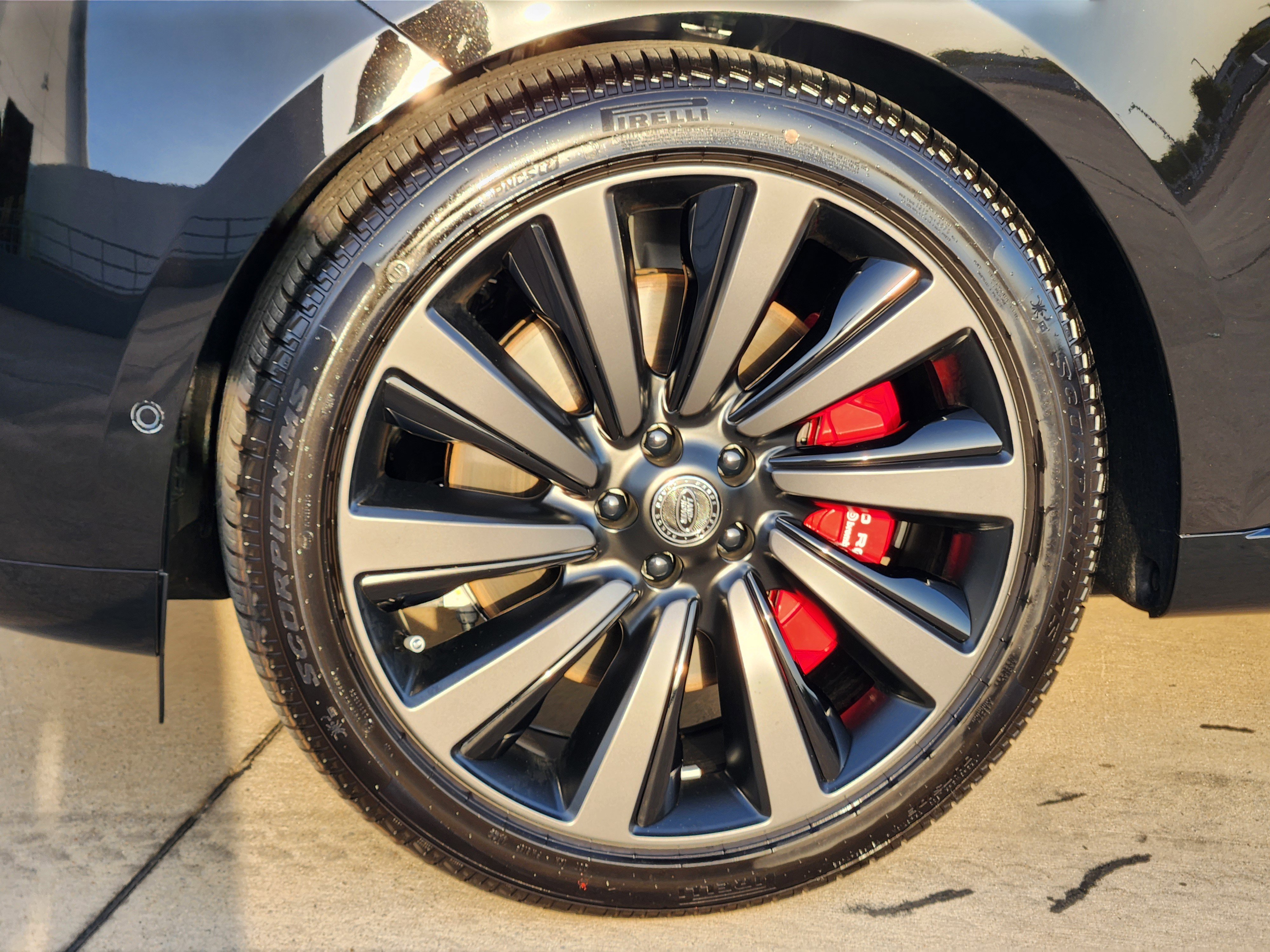New 2025 Land Rover Range Rover SV image 10
