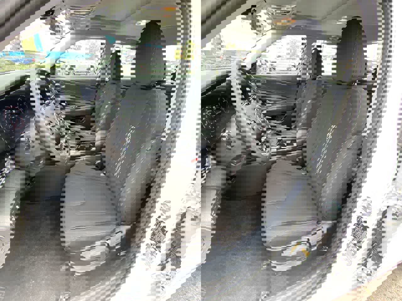 Used 2025 Hyundai Elantra SEL image 11