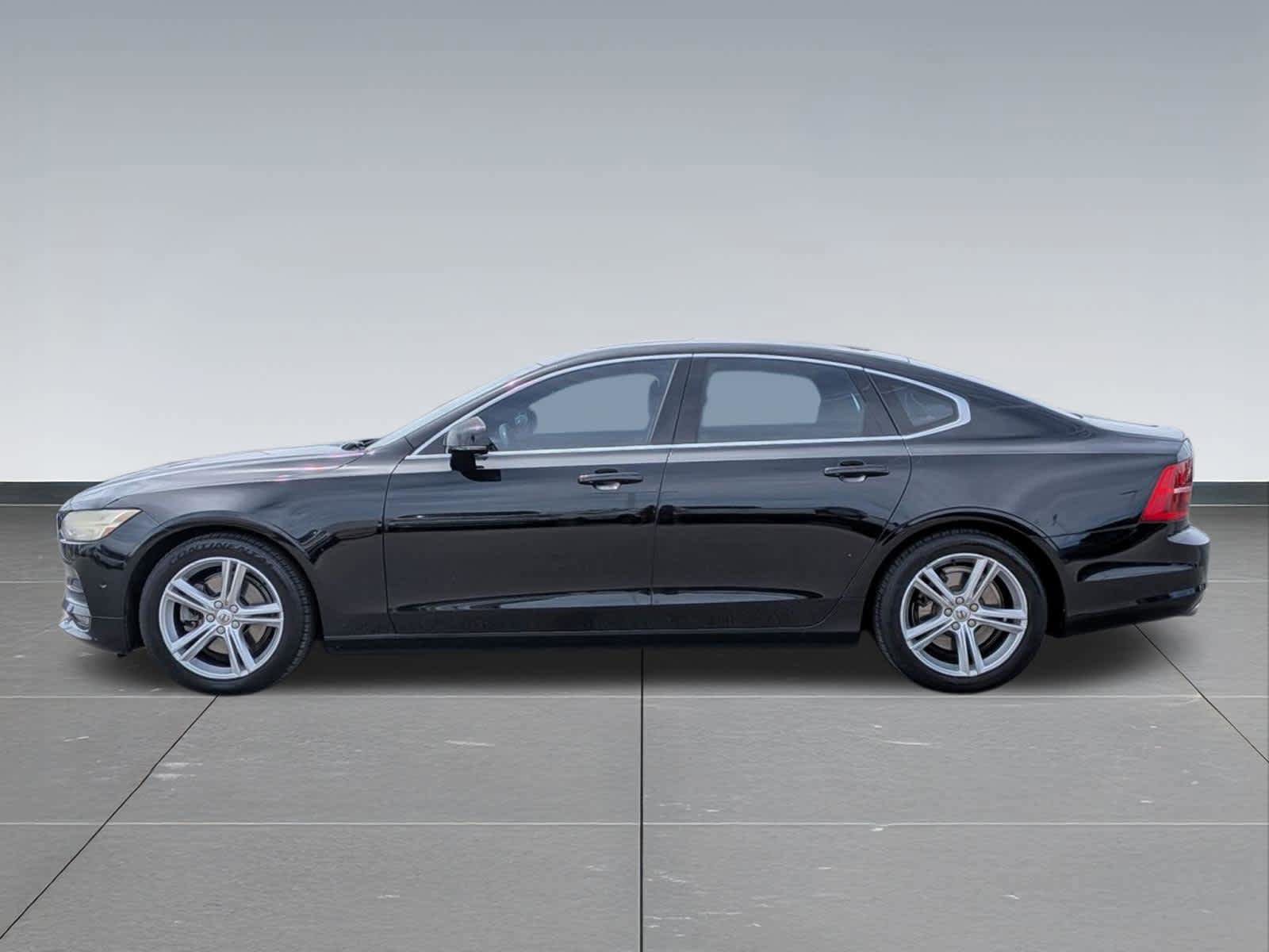 Used 2017 Volvo S90 T5 Momentum w/ Convenience Package FWD image 2