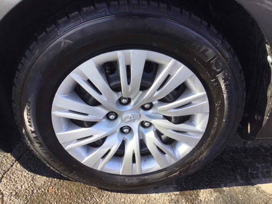 Used 2014 Toyota Camry LE image 24