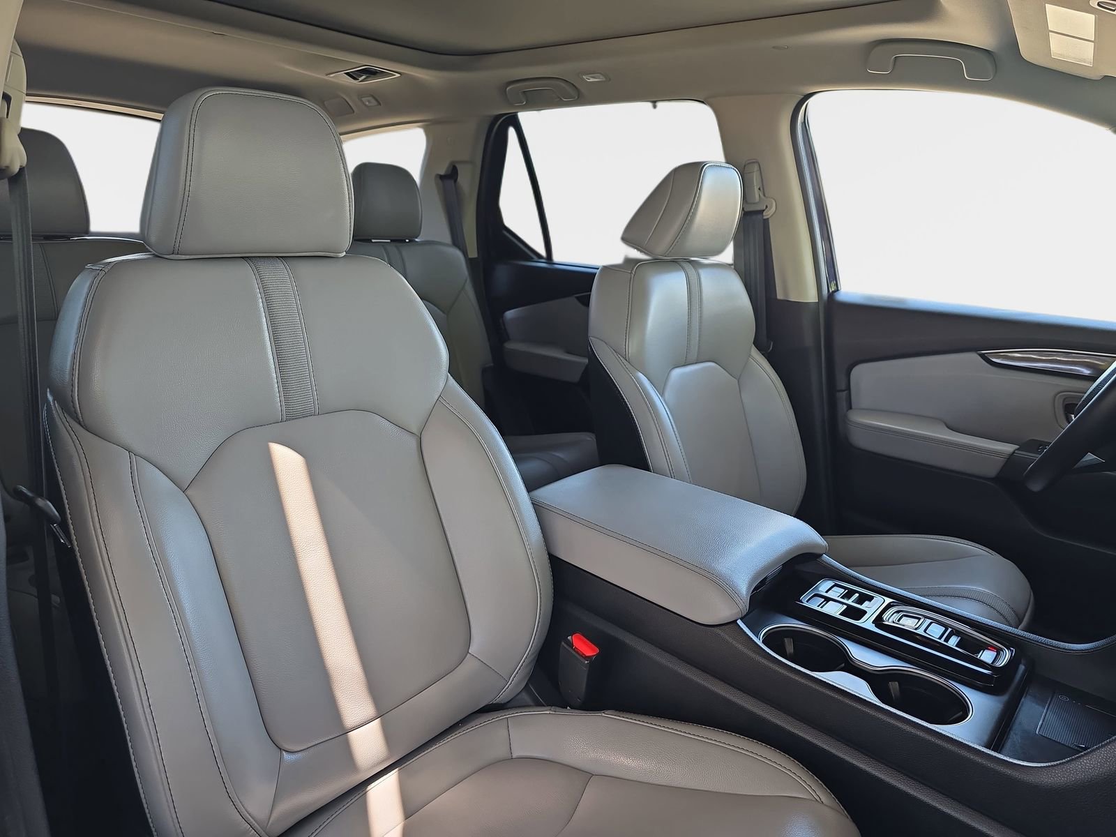Certified 2025 Honda Pilot Touring image 10