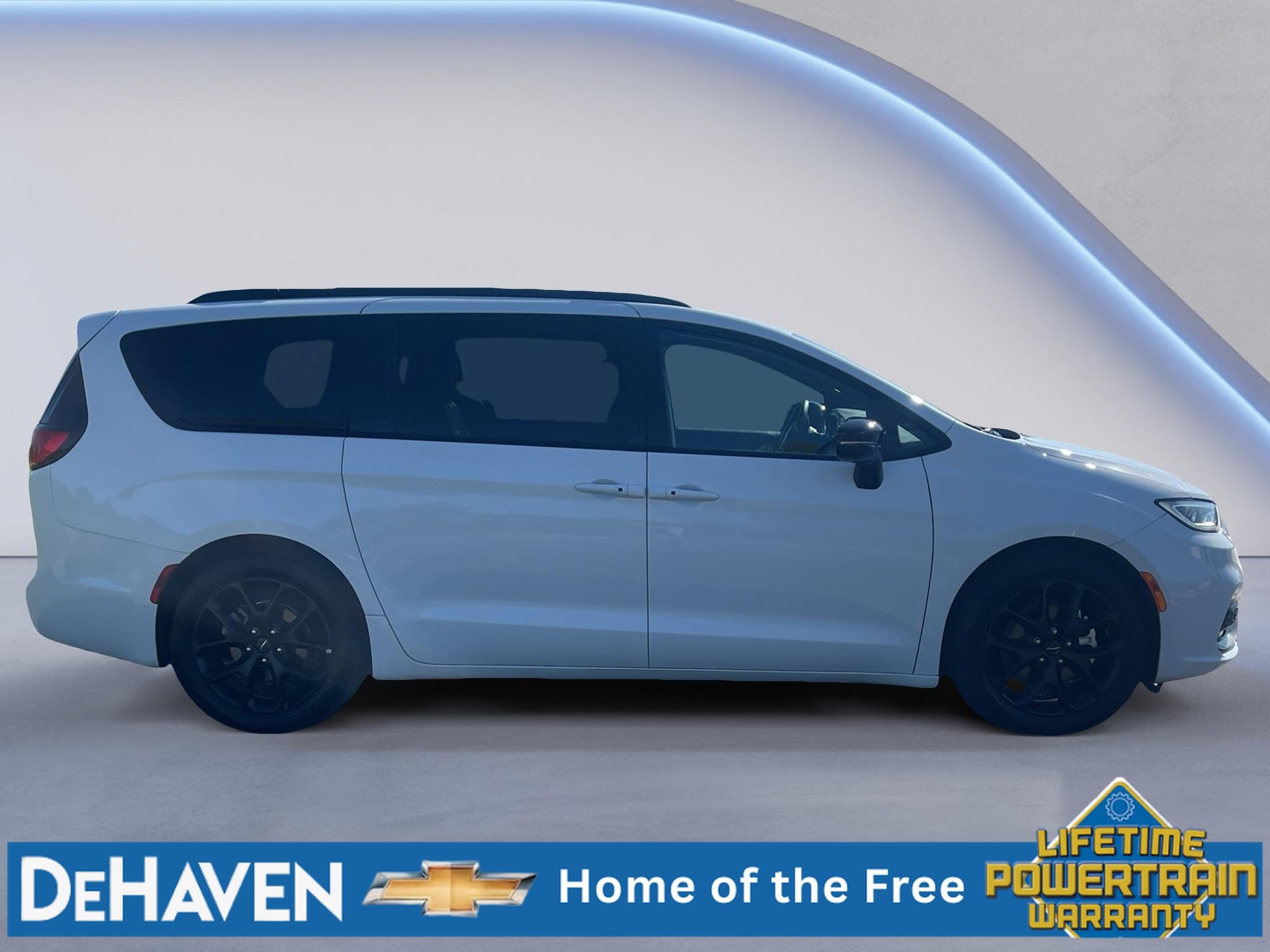 Used 2025 Chrysler Pacifica Limited FWD image 7