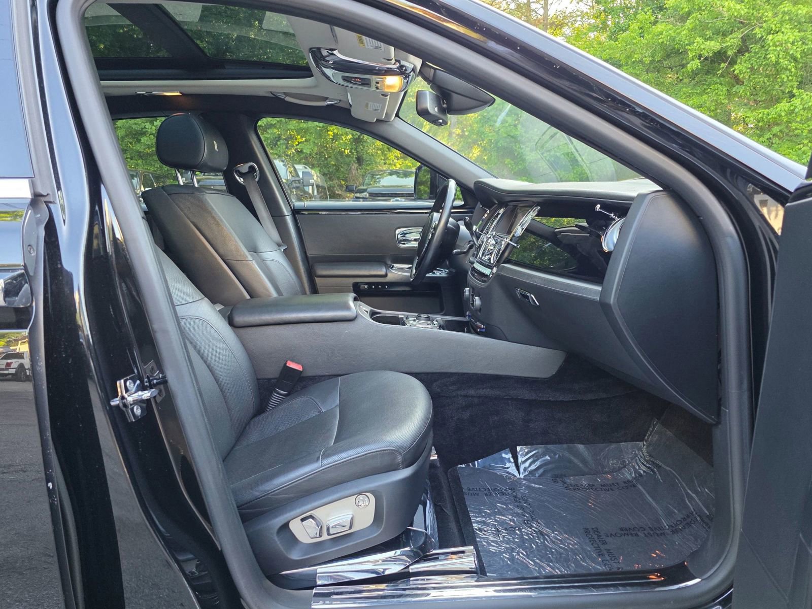 Used 2011 Rolls-Royce Ghost RWD image 36