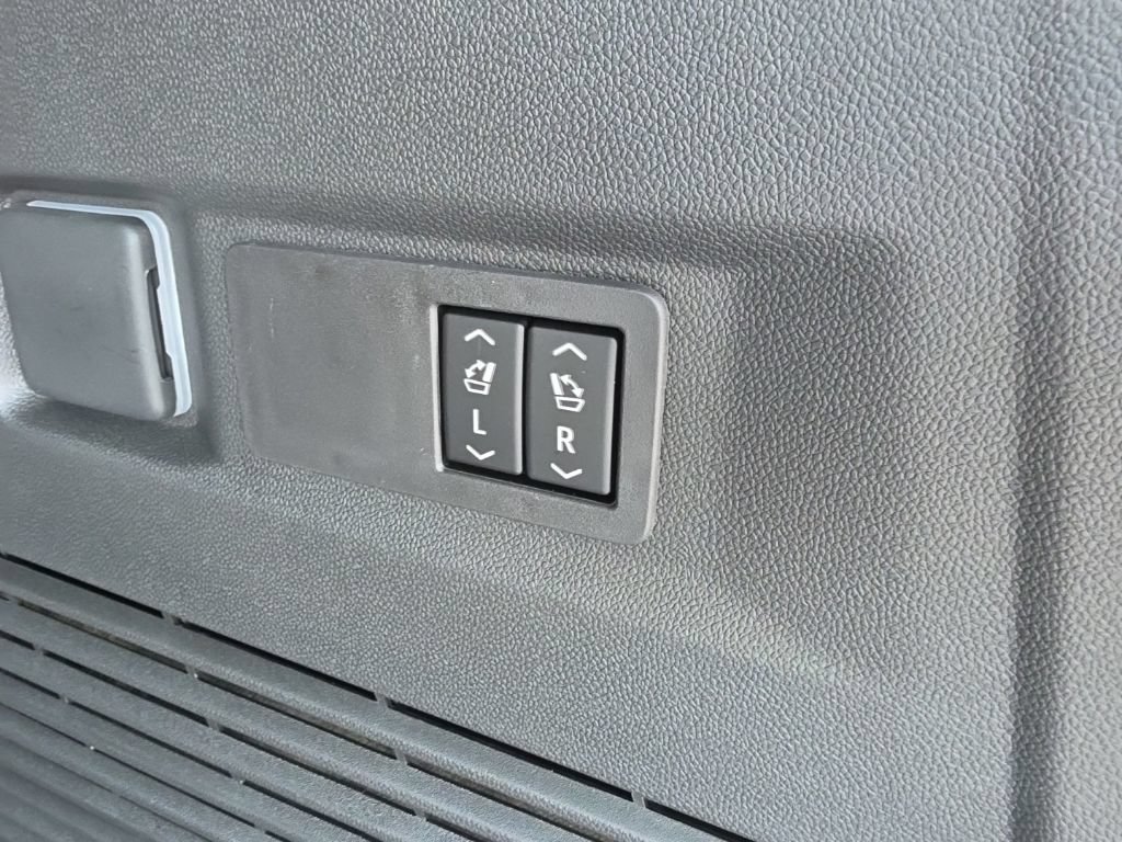 New 2026 GMC Yukon Denali Ultimate AWD/4WD image 12