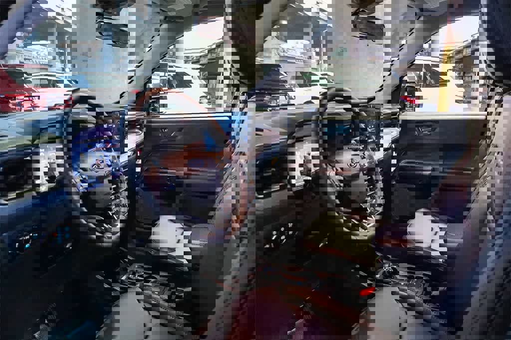 New 2025 Ford Maverick Lariat w/ Black Appearance Package image 17