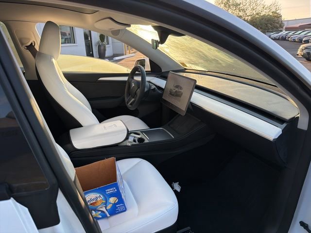 Used 2024 Tesla Model Y Long Range AWD/4WD image 9