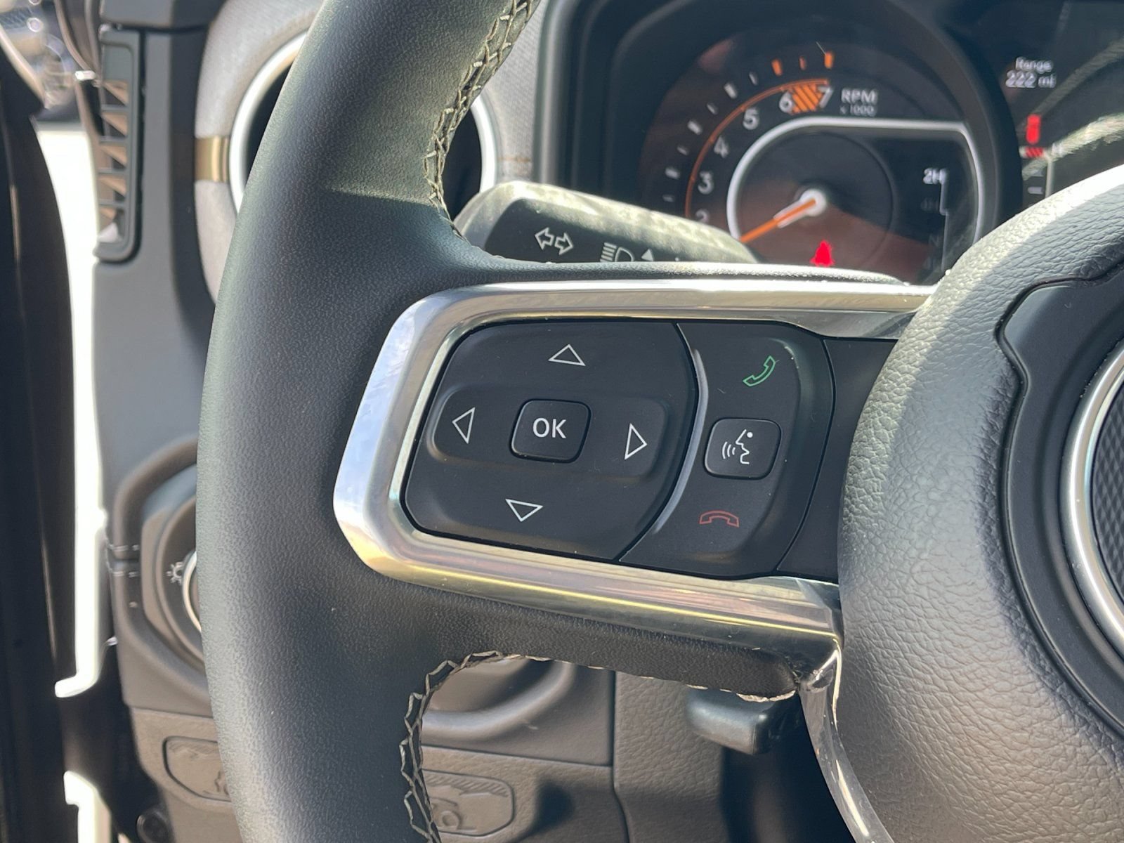 Used 2025 Jeep Wrangler Unlimited Sahara AWD/4WD image 26