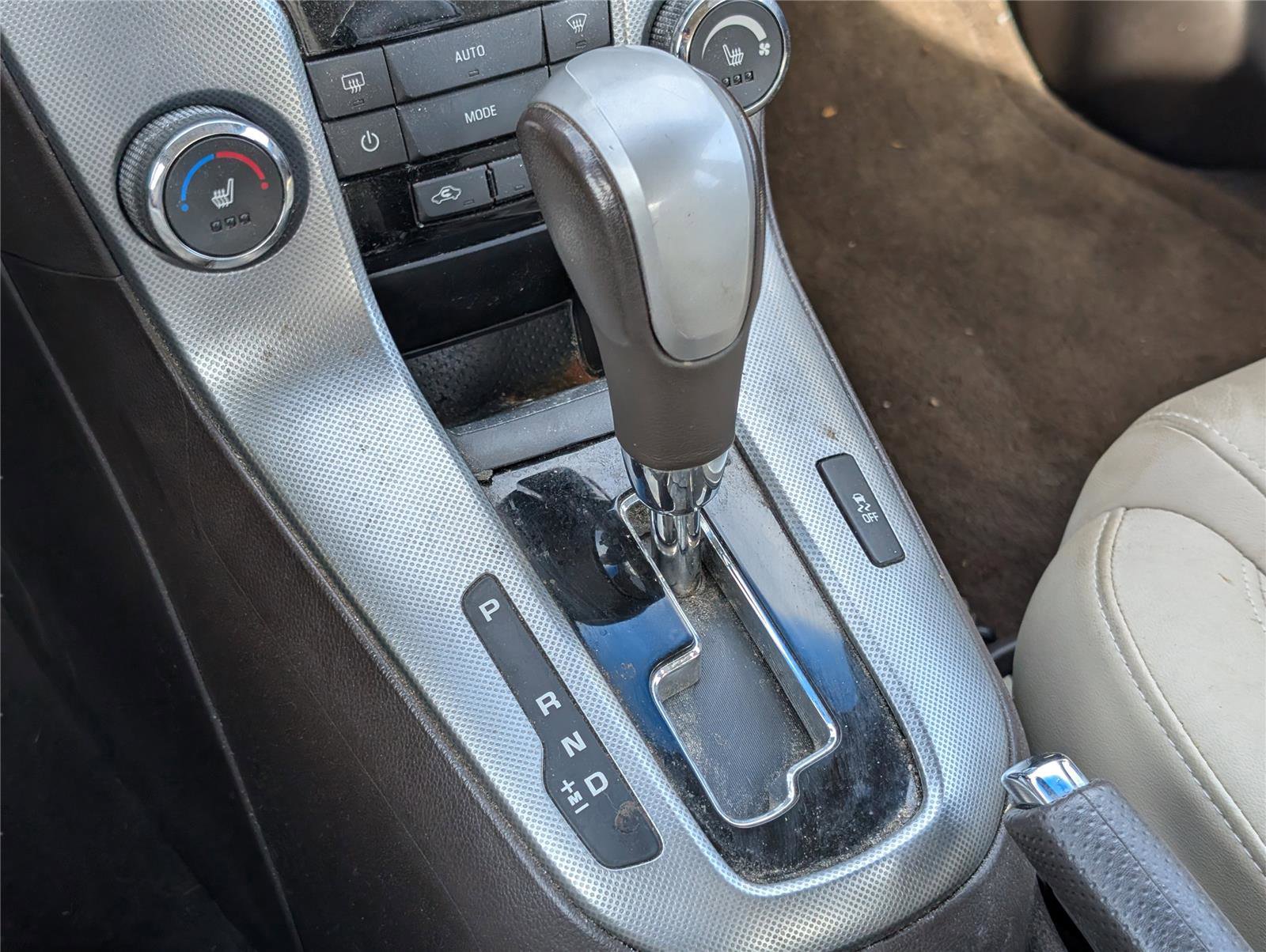 Used 2011 Chevrolet Cruze LTZ image 17