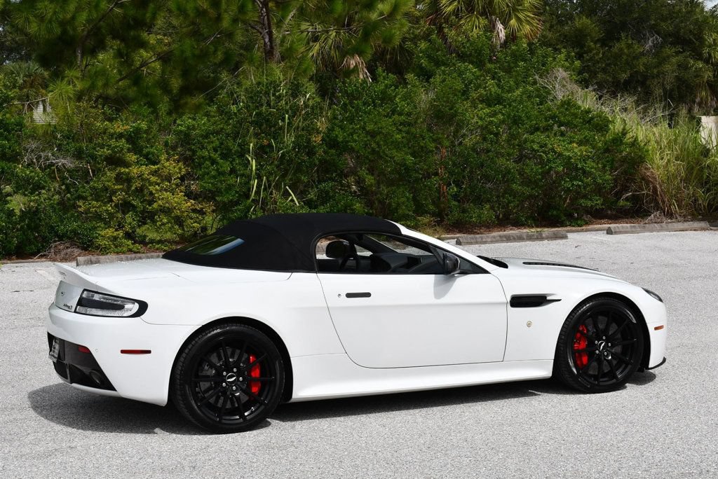 Used 2017 Aston Martin V12 Vantage S RWD image 35