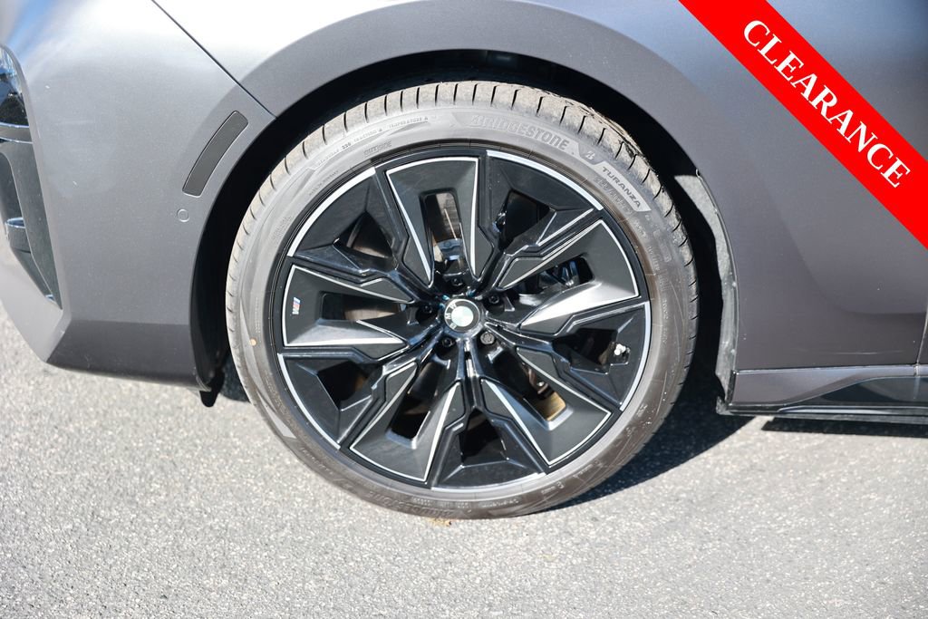 Used 2025 BMW i7 xDrive60 w/ Executive Package AWD/4WD image 11
