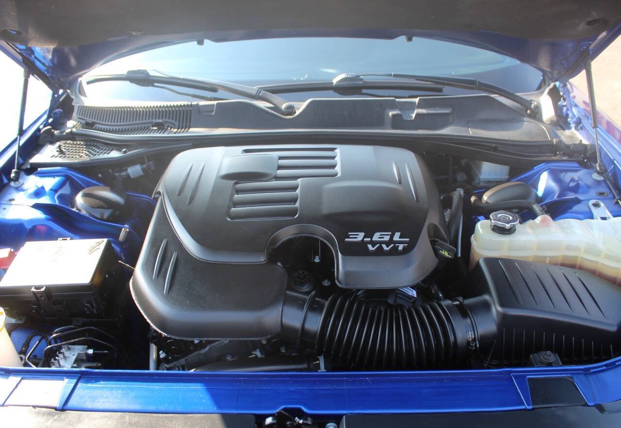 Used 2022 Dodge Challenger SXT w/ Plus Package RWD image 7