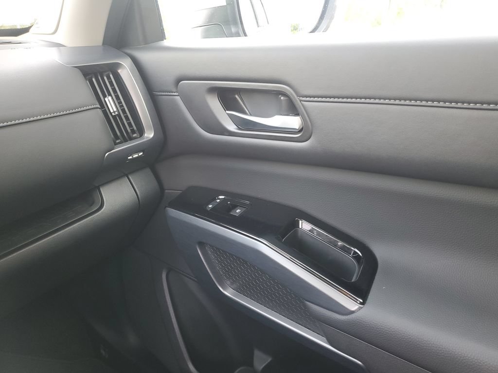 Certified 2025 Nissan Pathfinder SL w/ SL Premium Package FWD image 39