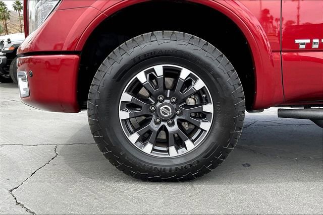 Used 2017 Nissan Titan PRO-4X w/ Pro-4x Convenience Package image 8