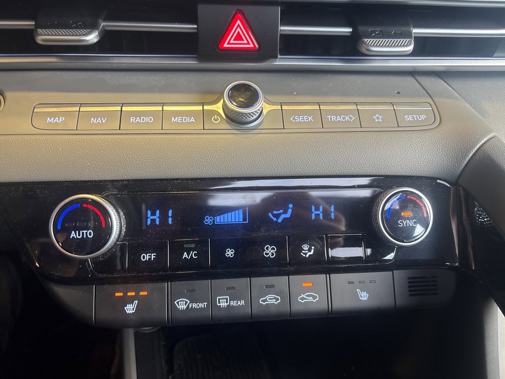 Used 2024 Hyundai Elantra SEL w/ Convenience Package image 18