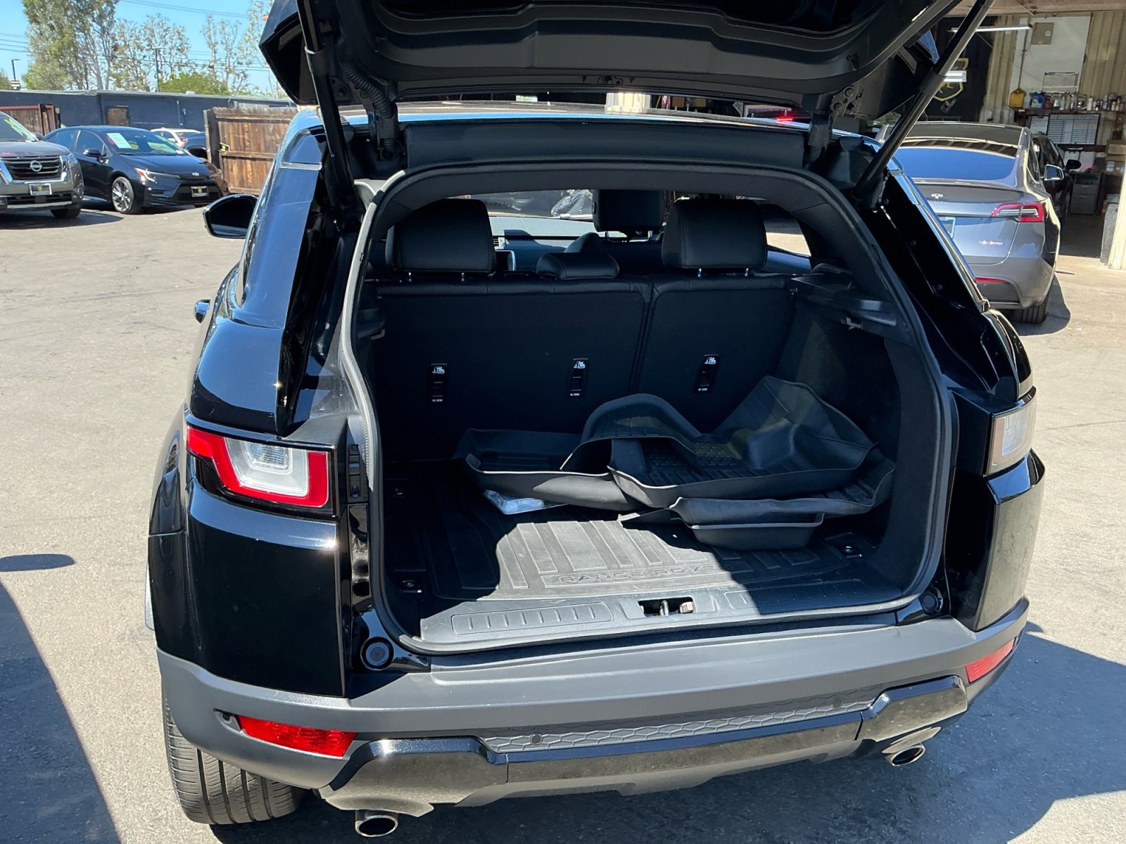 Used 2019 Land Rover Range Rover Evoque SE image 24