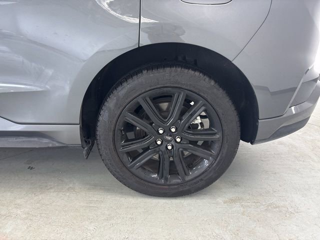 Used 2023 Ford Edge ST-Line w/ Class II Trailer Tow Package AWD/4WD image 7