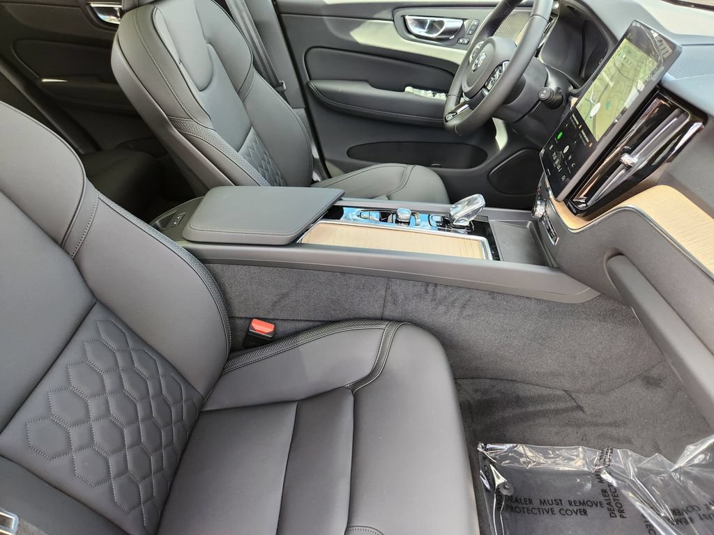 New 2026 Volvo XC60 T8 Plus w/ Climate Package AWD/4WD image 5