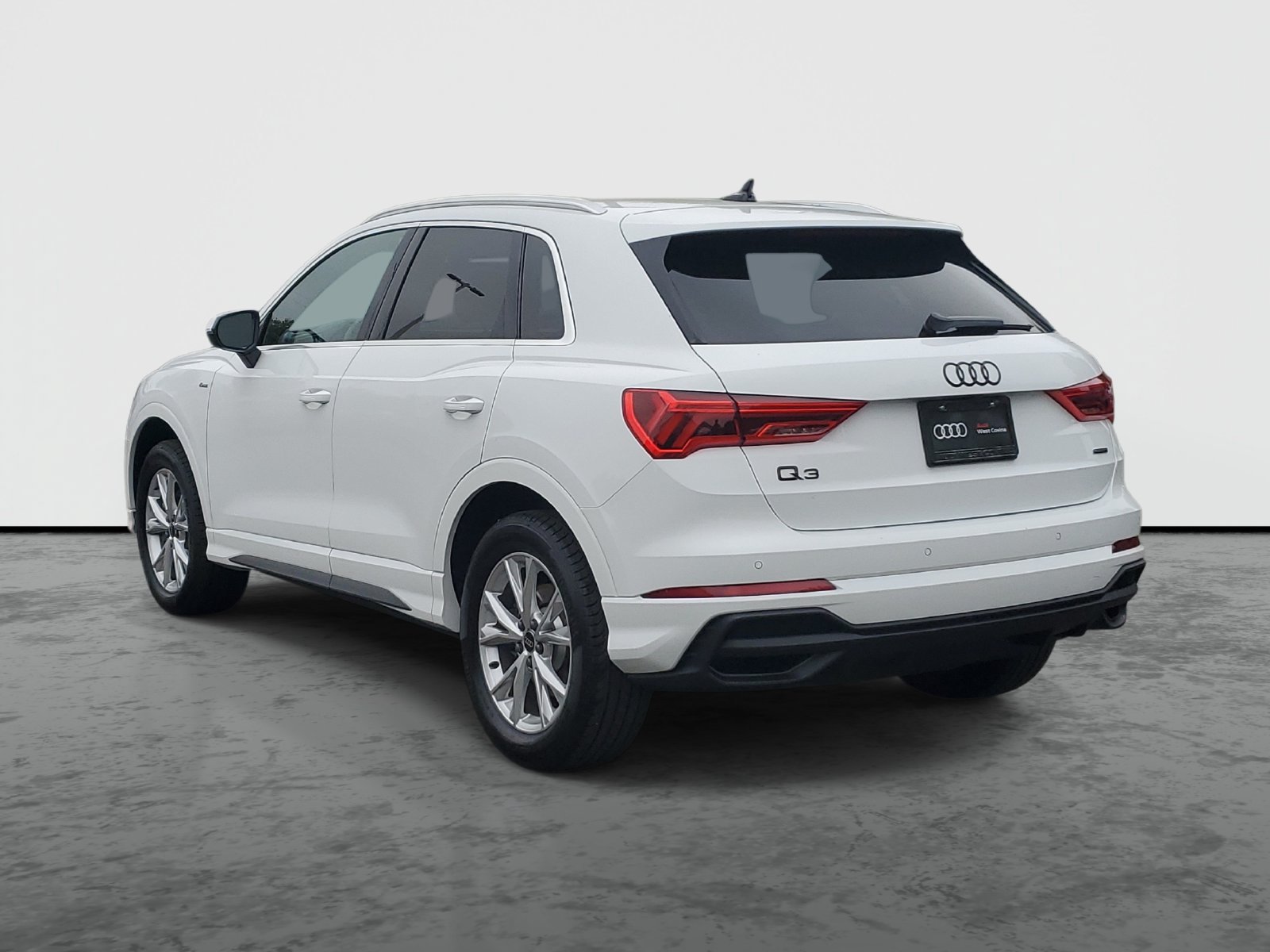 Used 2025 Audi Q3 2.0T Premium Plus w/ Premium Plus Package AWD/4WD image 3