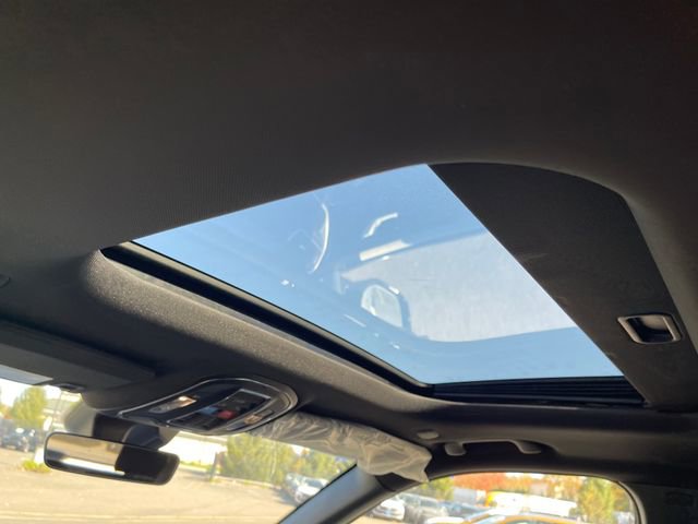 New 2025 Jeep Grand Cherokee Altitude image 16