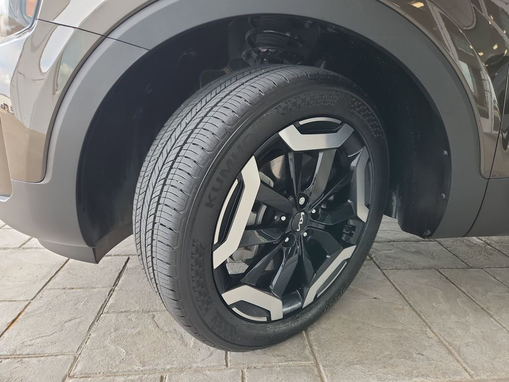 Used 2024 Kia Telluride S image 32