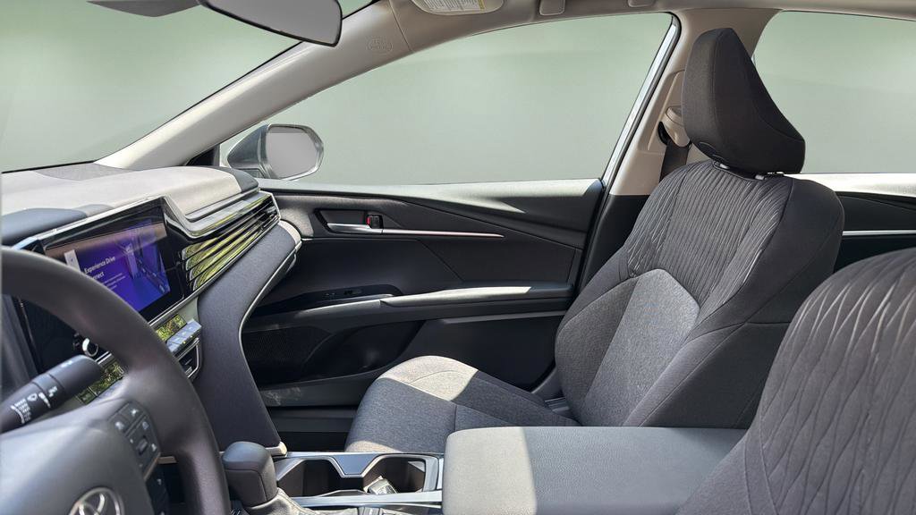 Used 2025 Toyota Camry LE AWD/4WD image 13