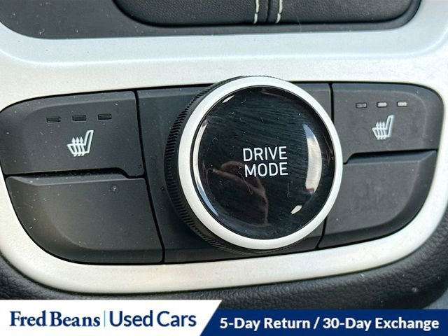 Used 2023 Hyundai Venue Limited image 22