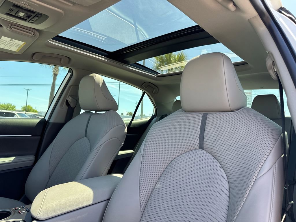 Used 2022 Toyota Camry XSE w/ Navigation Package FWD image 12