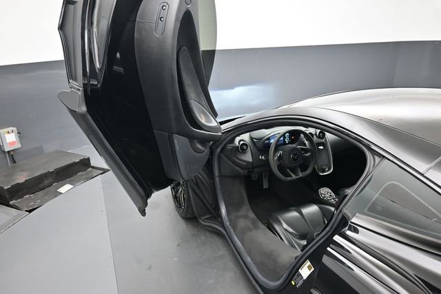 Used 2019 McLaren 570S RWD image 18