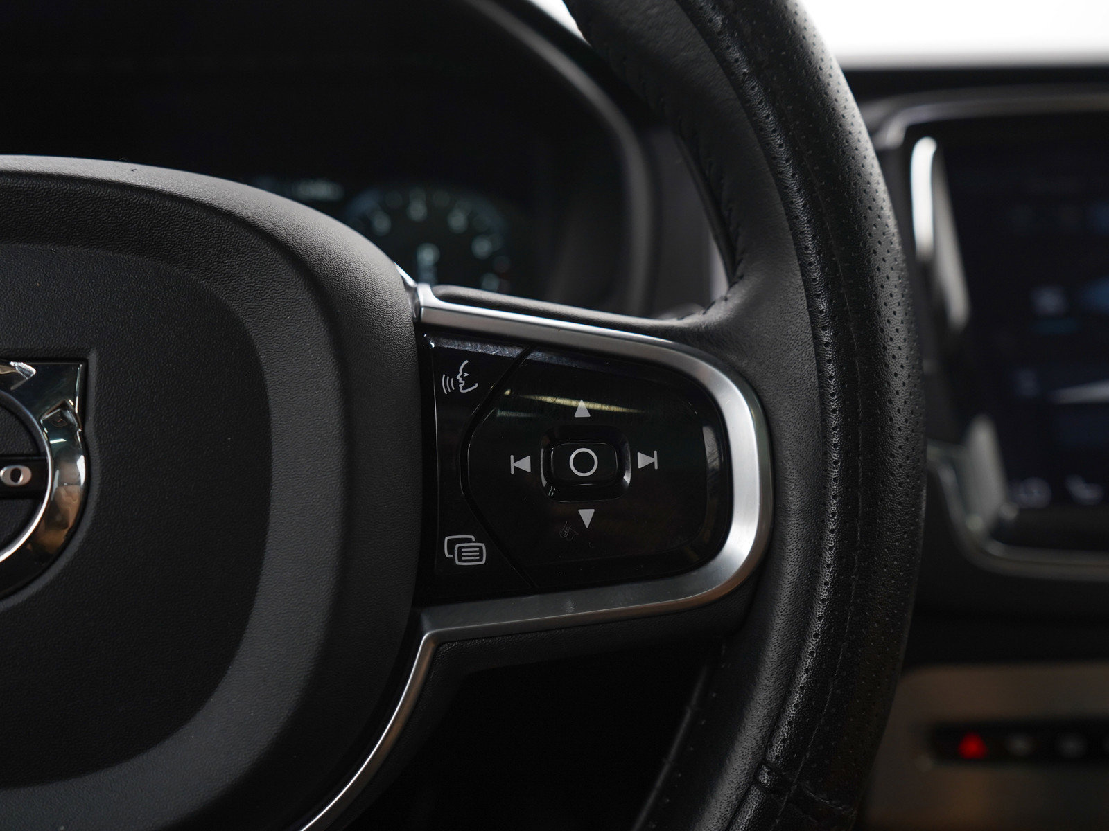 Used 2018 Volvo XC90 T6 Momentum AWD/4WD image 29