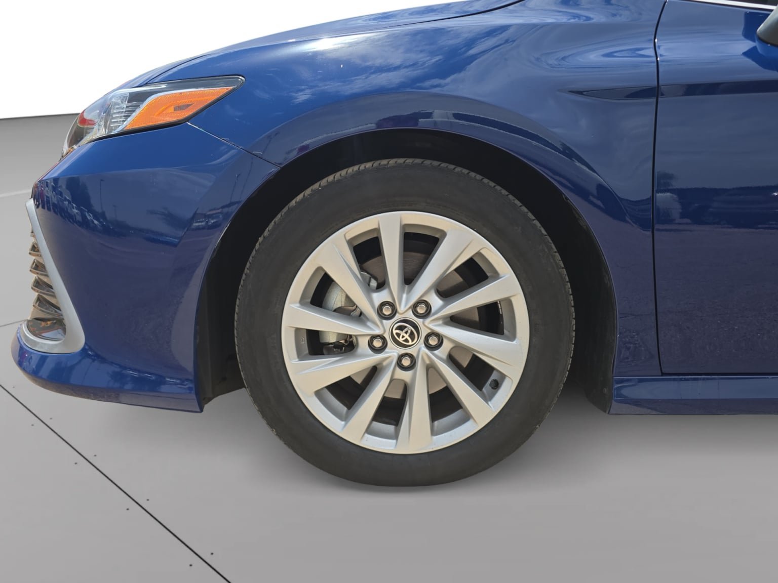 Used 2023 Toyota Camry LE FWD image 9