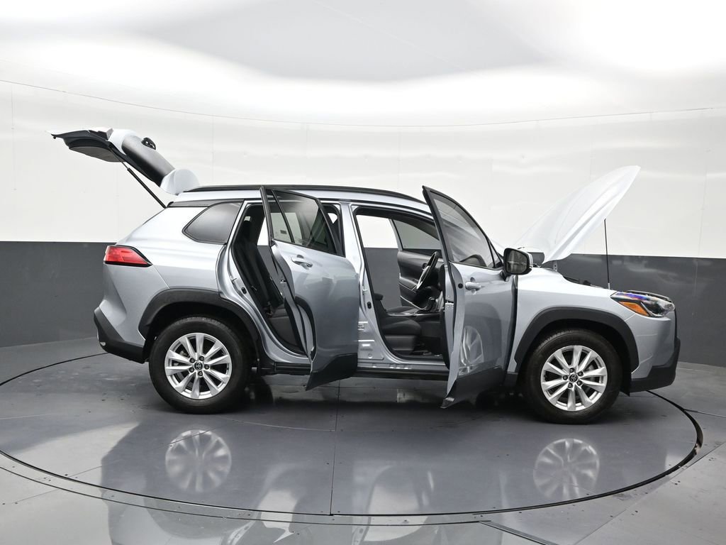 Used 2023 Toyota Corolla Cross LE FWD image 32