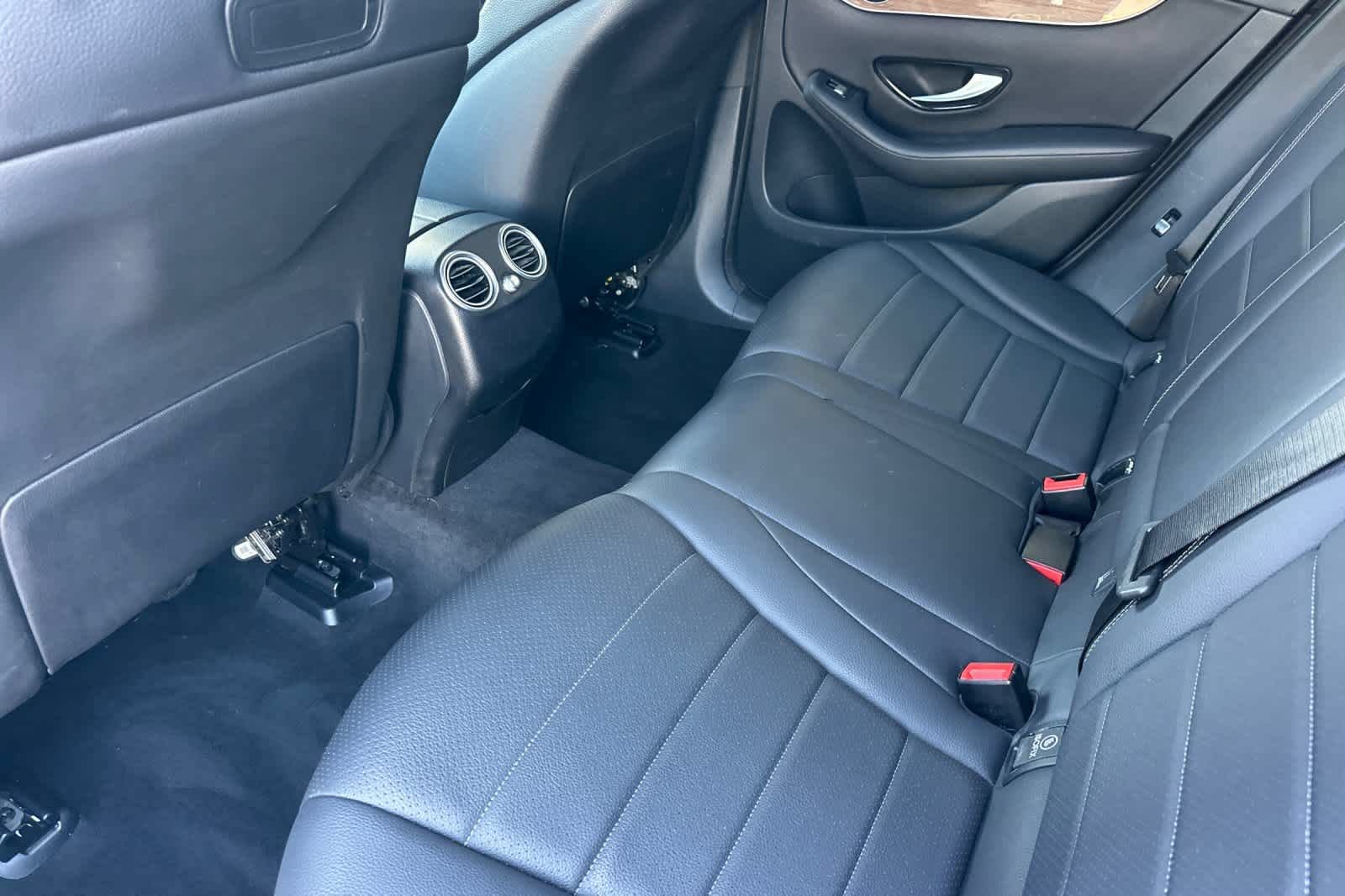 Used 2018 Mercedes-Benz GLC 300 4MATIC image 4
