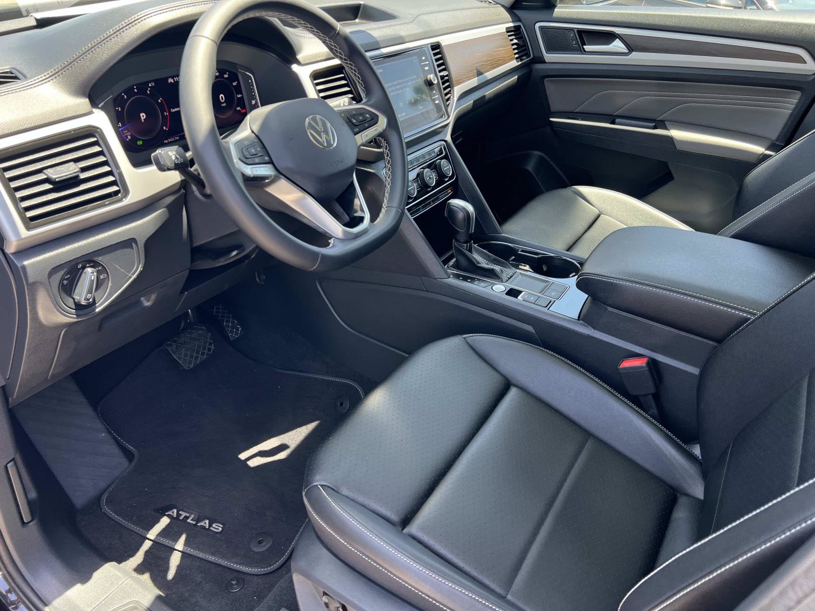 Certified 2023 Volkswagen Atlas SE w/ Panoramic Sunroof Package FWD image 5